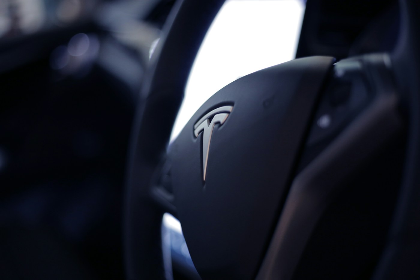 tesla por horas